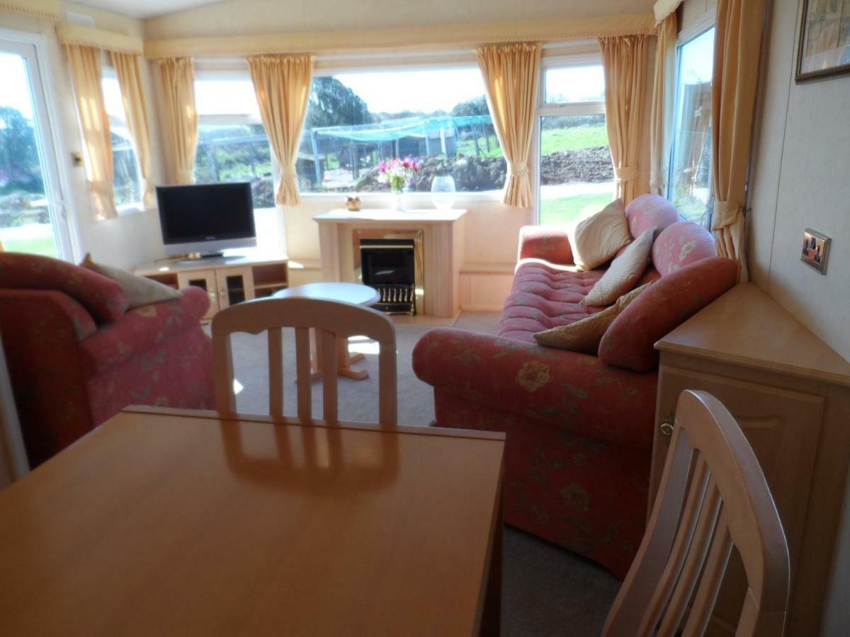 Luxury Mobile Home Near Perranporth Situated On A Quiet Farm Truro Exterior foto